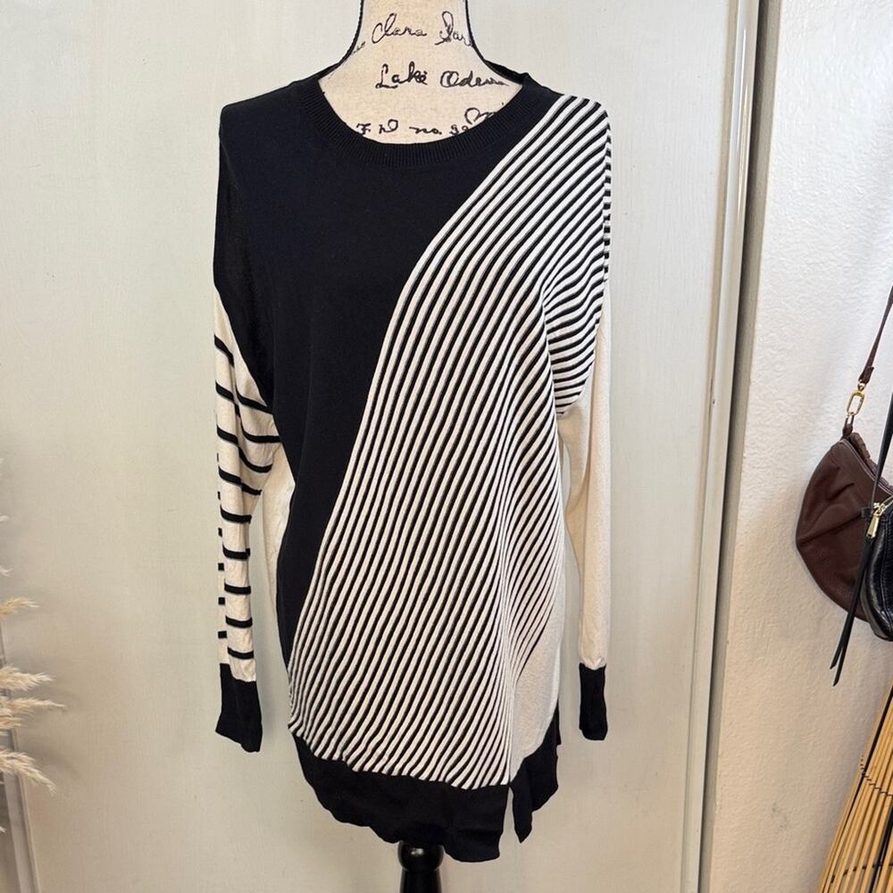 Planet by Lauren G Striped Black and White/Cream Sweater Women's One Size